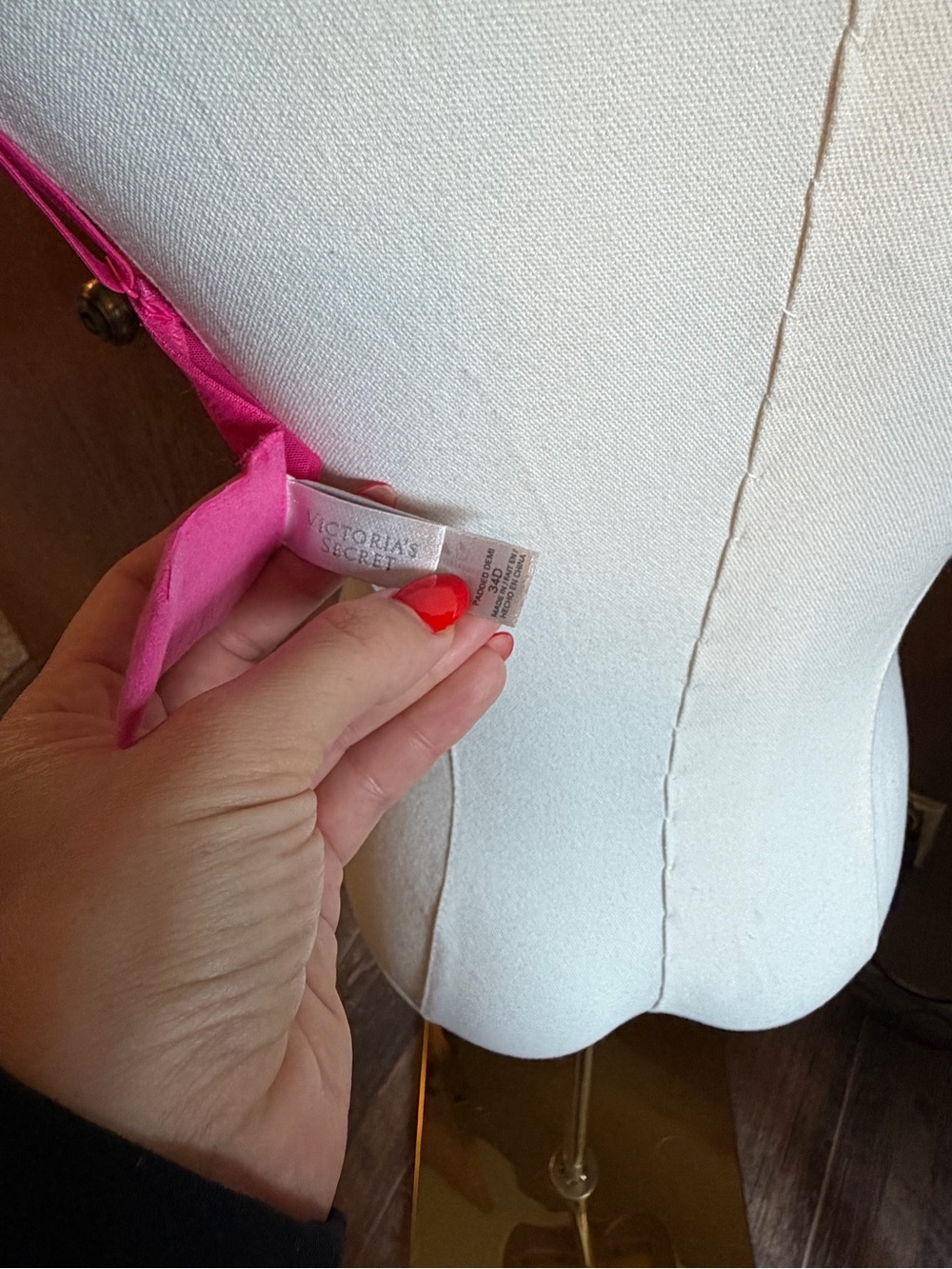 Victoria's Secret Hot Pink Contour Push-Up Bra - Picture 4 of 4